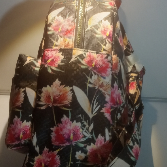 Floral Backpack - Picture 4 of 6
